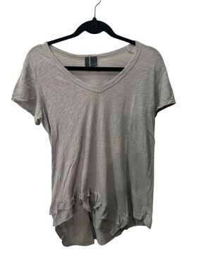 Left Of Center (Anthropologie) ruffled V-neck tee women’s size M